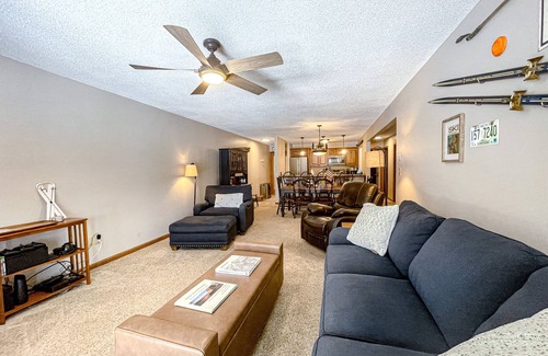 Lincoln Condo | Cozy condo centrally located to town and skiing with rec center amenities