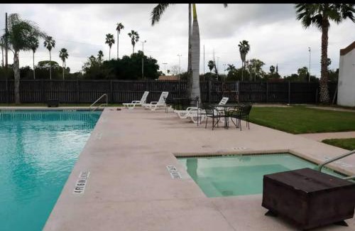 Brownsville Apartment | Cozy Condo