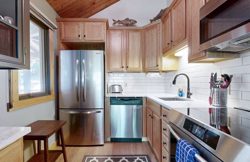 Whitefish Condo | Cozy condo with shared hot tub, pool, lake access, close to skiing