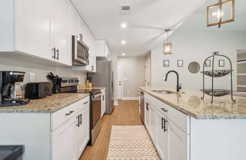 Williamsburg Condo | Cozy Condos w/Kitchens & Pet-Friendly