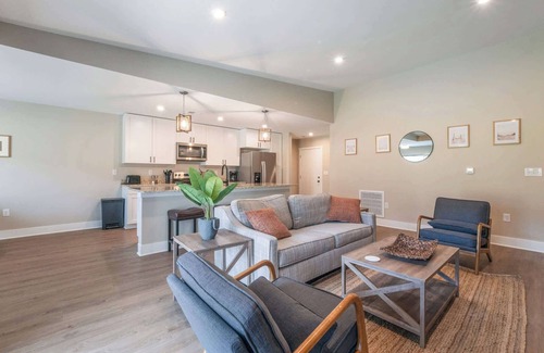Williamsburg Condo | Cozy Condos w/Kitchens & Pet-Friendly