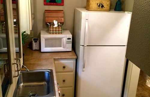 Boerne House | Cozy & Convenient, 1/2 block off Main St. in Boerne, WALK EVERYWHERE!