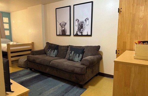 Downtown Pittsburgh Apartment | Cozy + Convenient | Downtown Apt | Walk Everywhere