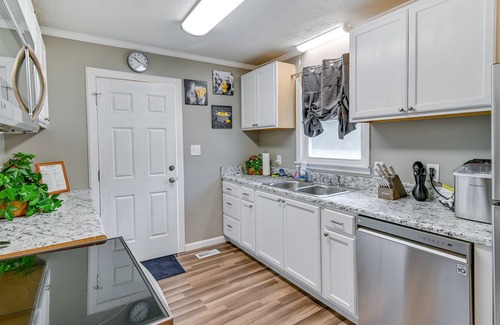Fayetteville House | Cozy + Convenient Fayetteville Home ~ 7 Mi to Dtwn