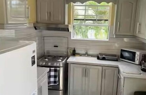 Clermont Apartment | Cozy, Cool & Charming – 1BR Gem in Saint James