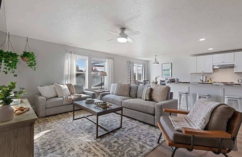 Meridian House | Cozy Costal Get Away | Meridian Idaho | 4 bedroom
