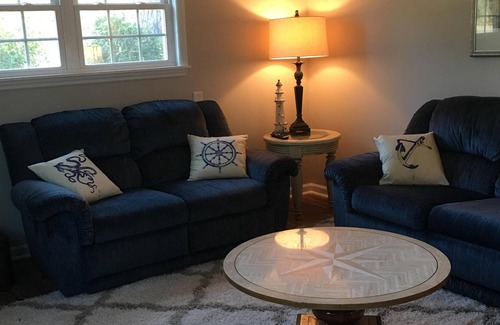 Nixons Crossroads House | Cozy Cottage - 3 miles from the beach!