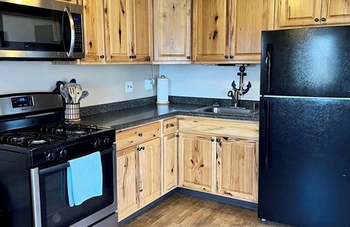 Starbuck Cabin | Cozy Cottage by Lake Minnewaska Beach