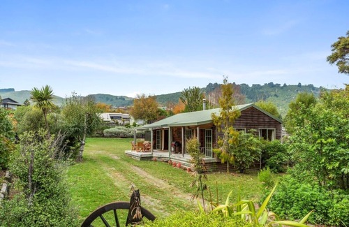 Kinloch House | Cozy cottage close to lake front in Kinloch