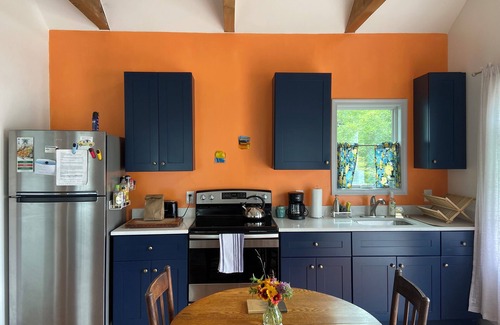 Bolivar Cottage | Cozy Cottage. Great hikes nearby, & walking distance to historic Harpers Ferry.