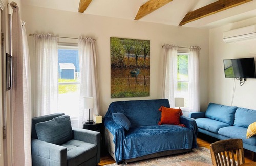 Bolivar Cottage | Cozy Cottage. Great hikes nearby, & walking distance to historic Harpers Ferry.
