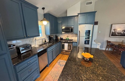 Smithville House | Cozy Cottage | Hot & Cold Tub | River Retreat