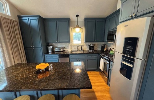 Smithville House | Cozy Cottage | Hot & Cold Tub | River Retreat