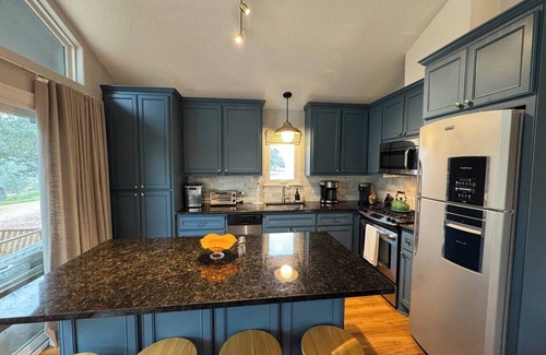 Smithville House | Cozy Cottage | Hot & Cold Tub | River Retreat