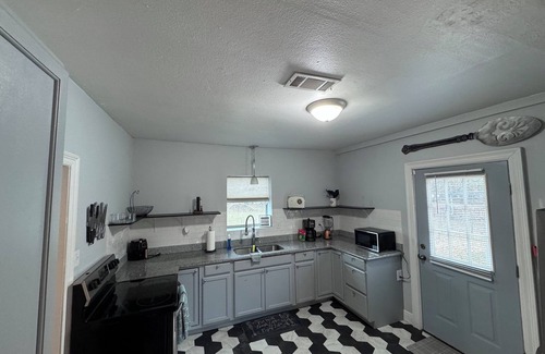 Gonzales House | Cozy Cottage Home