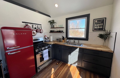 Poplar Level Cottage | Cozy Cottage House in Louisville