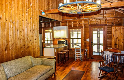 Moultonborough Cottage | Cozy cottage near Lake Kanasatka with kayaks , dog-friendly