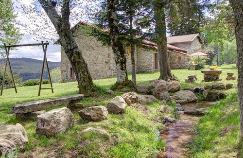 Chalmazel-Jeansagniere Cottage | Cozy cottage near slopes, ideal for 6 people