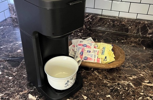 Harvey County Cottage | Cozy cottage nestled on 5 acres north of Halstead ks