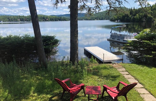 Lac Superieur Village Ski Chalet | Cozy Cottage on a Lake, mins from Mt Tremblant/Mt Blanc Specials for December.