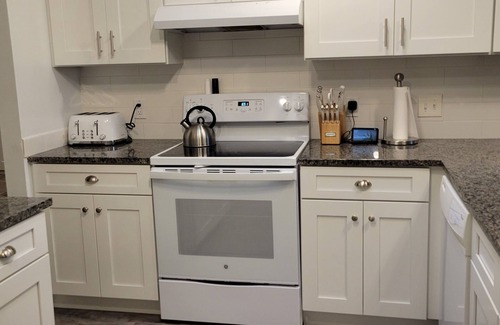 Palm Harbor House | Cozy Cottage on Canal backing Wildlife Preserve