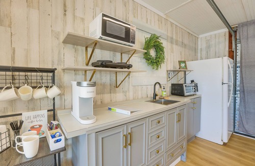Wilsonville Cottage | Cozy Cottage on Main Channel of Lay Lake