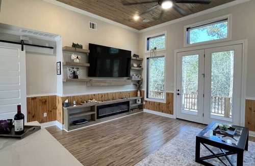 Cedar Creek House | Cozy Cottage Retreat in Nature