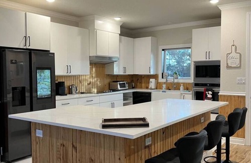 Cedar Creek House | Cozy Cottage Retreat in Nature