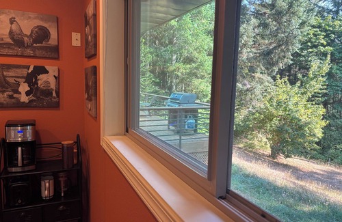 Corvallis Cottage | Cozy cottage retreat surrounded by acres of private forest and trails
