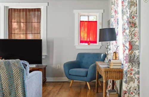 Ardentown House | cozy cottage retreat w/chiminea + Hammock