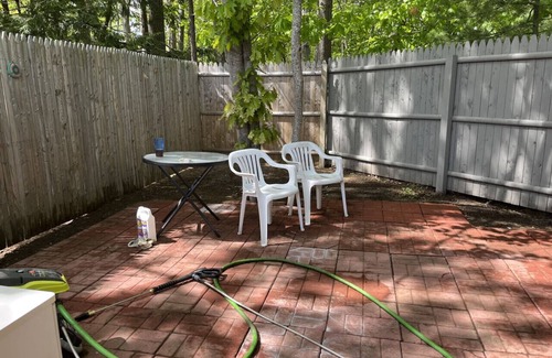 Old Orchard Beach Apartment | Cozy Cottage Stay w/Pool & Parking