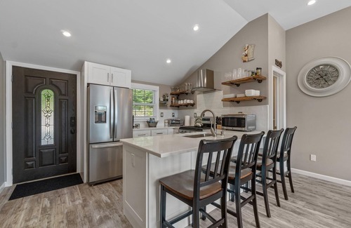 Newburgh House | Cozy cottage w/hot tub, game room & backyard. Close to West Point and Bethel.