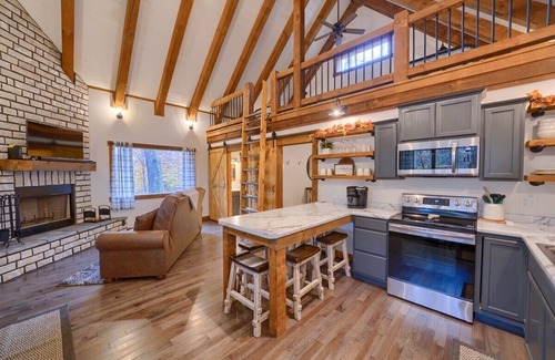 Carbon Hill Cottage | COZY COTTAGE with a "Modern Farmhouse Flair"