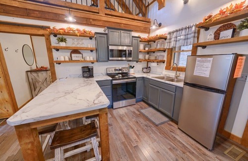 Carbon Hill Cottage | COZY COTTAGE with a "Modern Farmhouse Flair"