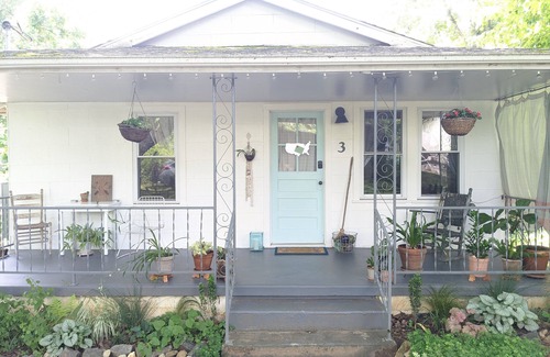 Woodfin House | Cozy cottage with backyard firepit
