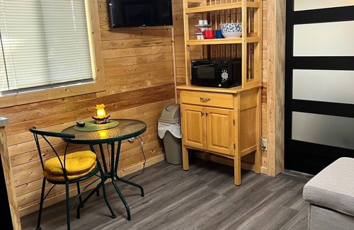 Lampasas Cottage | Cozy Cottage with Fire Pit, Deck and Stargazing Views