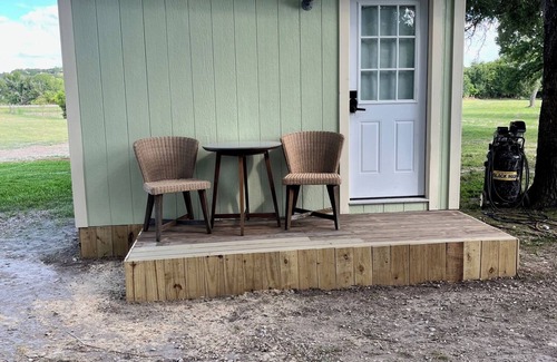 Lampasas Cottage | Cozy Cottage with Fire Pit, Deck and Stargazing Views