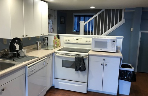 Angola Cottage | Cozy cottage with lake access!