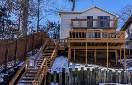 Angola Cottage | Cozy cottage with lake access!