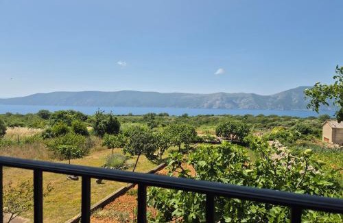 Brzac House | Cozy cottage with seaview and parking ideal for small family