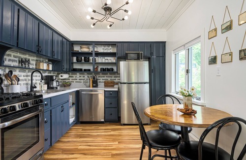 Putnam Valley Cottage | Cozy Cottage with Grill | Walk to Lake