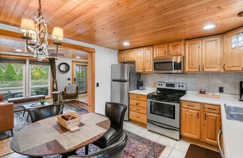 Saugatuck Villa | "Cozy Cottages" Brown Cottage Hot tub/Town!