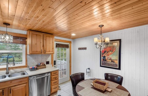 Saugatuck Villa | "Cozy Cottages" Brown Cottage Hot tub/Town!
