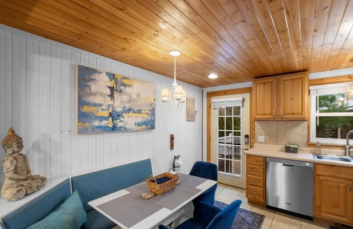 Saugatuck Villa | "Cozy Cottages" Green Cottage Hot tub-Town!