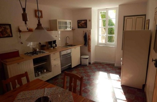 Alaigne House | Cozy country house with a cozy yard and shady garden