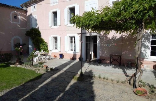Alaigne House | Cozy country house with a cozy yard and shady garden