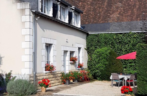 Beaumont-la-Ronce Cottage | Cozy countryside home in Touraine with private garden and antique-modern charm