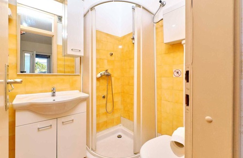 Cove Murtar Apartment | Cozy Couple's Retreat, Pet-Friendly