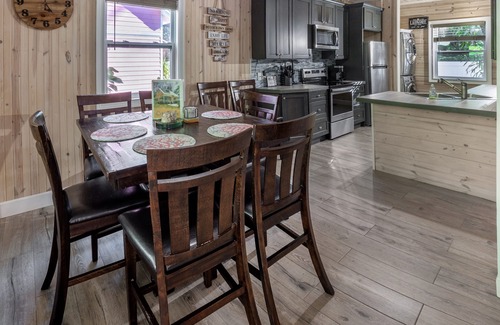 Spanish Wells House | Cozy Cove/Beach/FREE Golf Cart/Umbrella/Chairs/Kayak/Quiet Dead End Street
