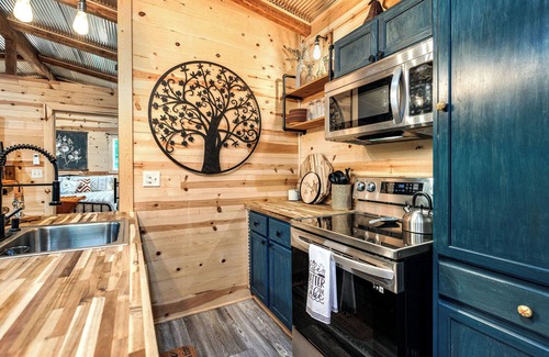 Camdenton Cabin | Cozy Cove Cabin – The Perfect Ozark Retreat! Secluded 1 BDR on Cove